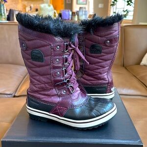 EUC Youth Sorel Tofino II Size 3